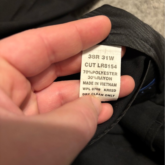 Men’s Kenneth Cole Reaction Suit - Picture 6 of 8